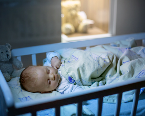 Comment la lumière affecte-t-elle le sommeil d'un bébé ?