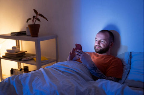 Blue light exposure: health risks and how to minimize them